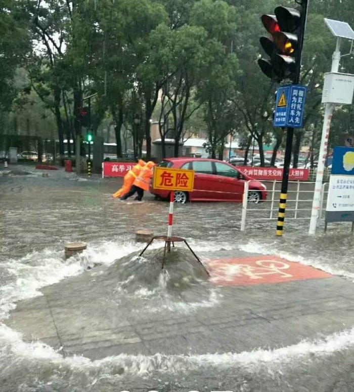 四川暴雨来袭，高亮反光漆如何应对？