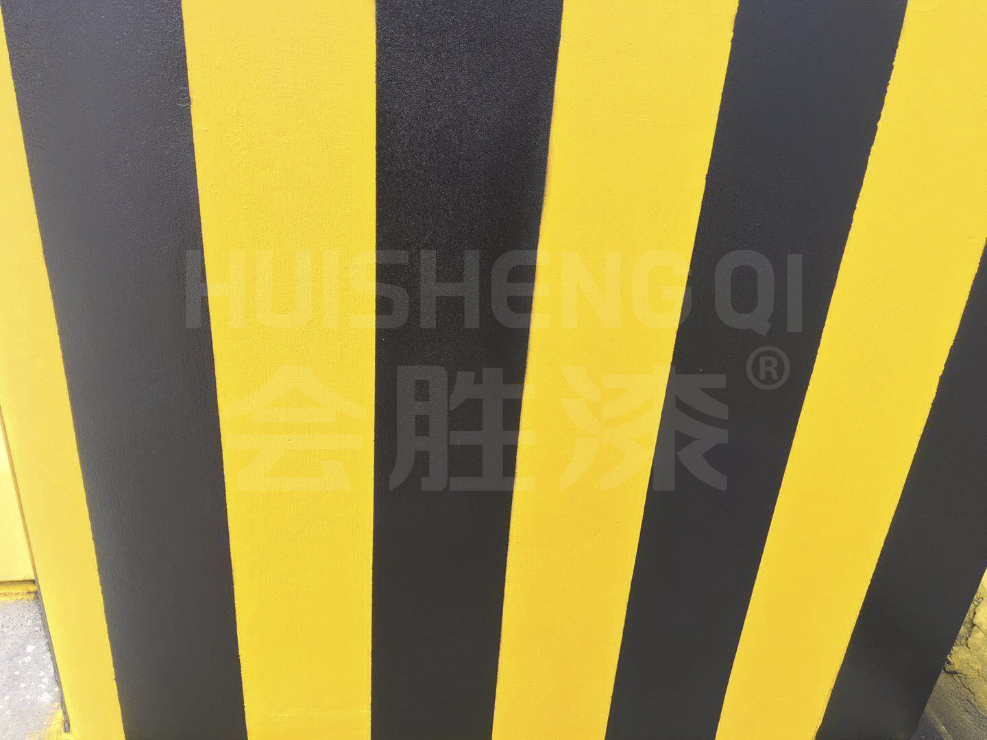 交通设施为什么要涂刷反光漆？