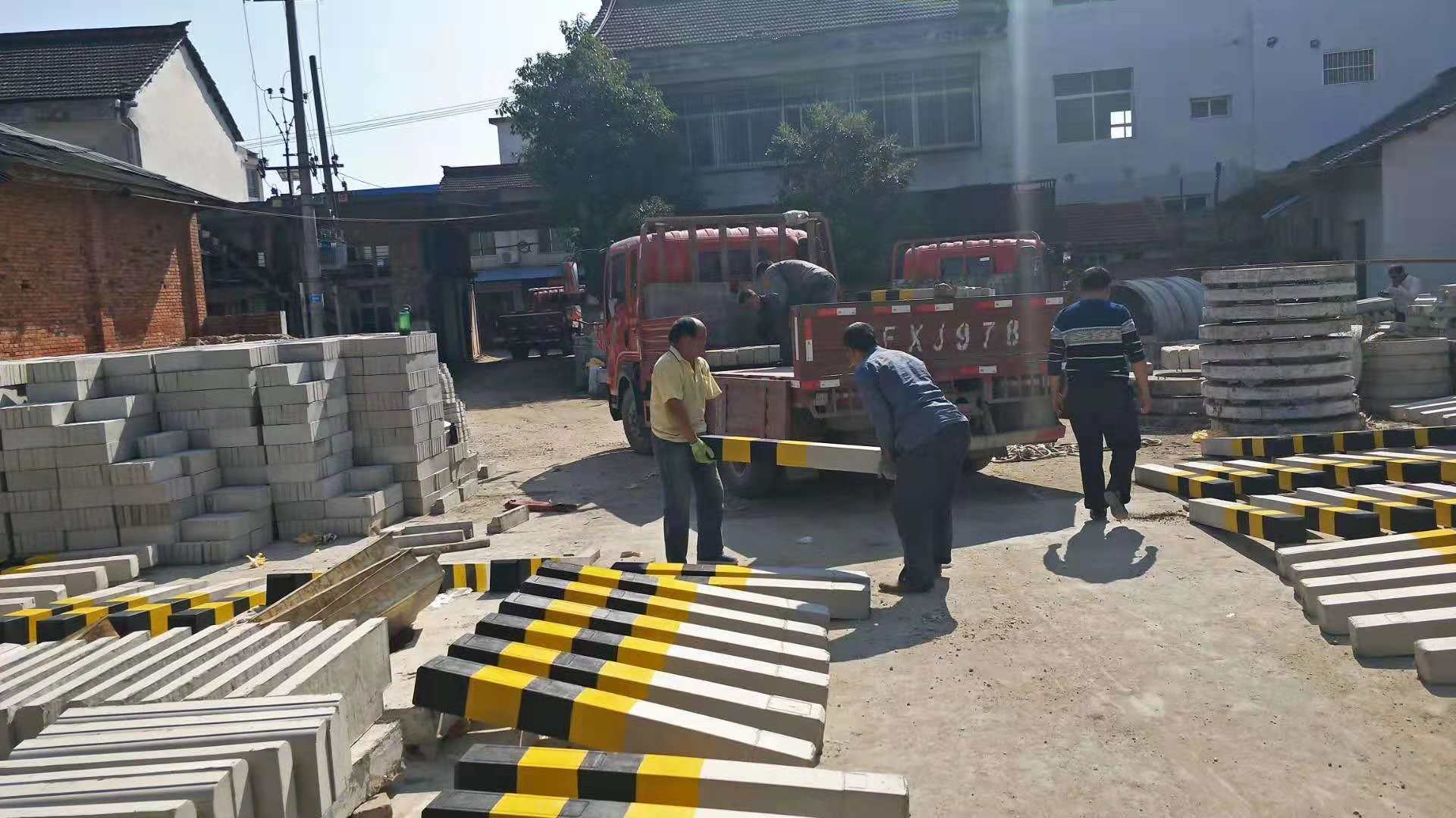 水泥墩耐磨黄色反光漆