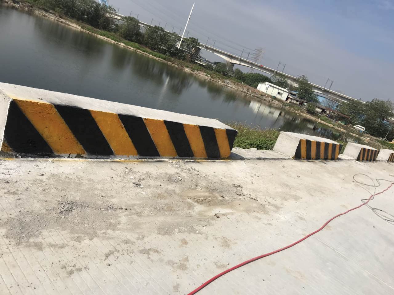 高强道路反光漆效果图